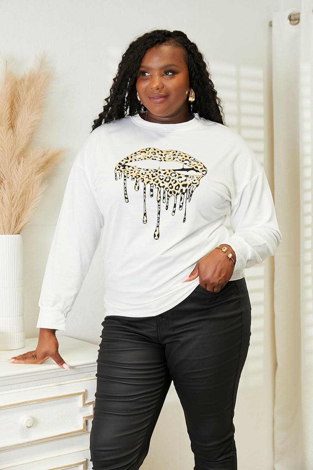T-Shirts Trendsi TIKTOK - Love graphic sweatshirt - comfy style