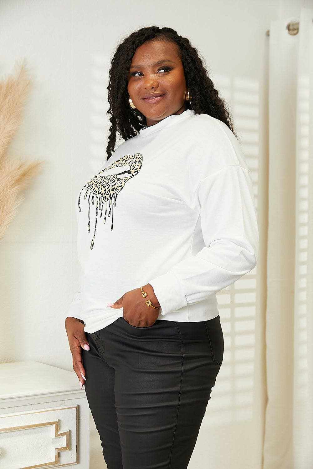 T-Shirts Trendsi TIKTOK - Love graphic sweatshirt - comfy style