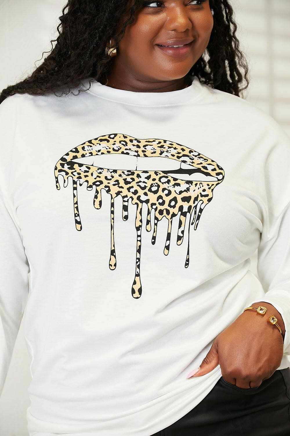 T-Shirts Trendsi TIKTOK - Love graphic sweatshirt - comfy style