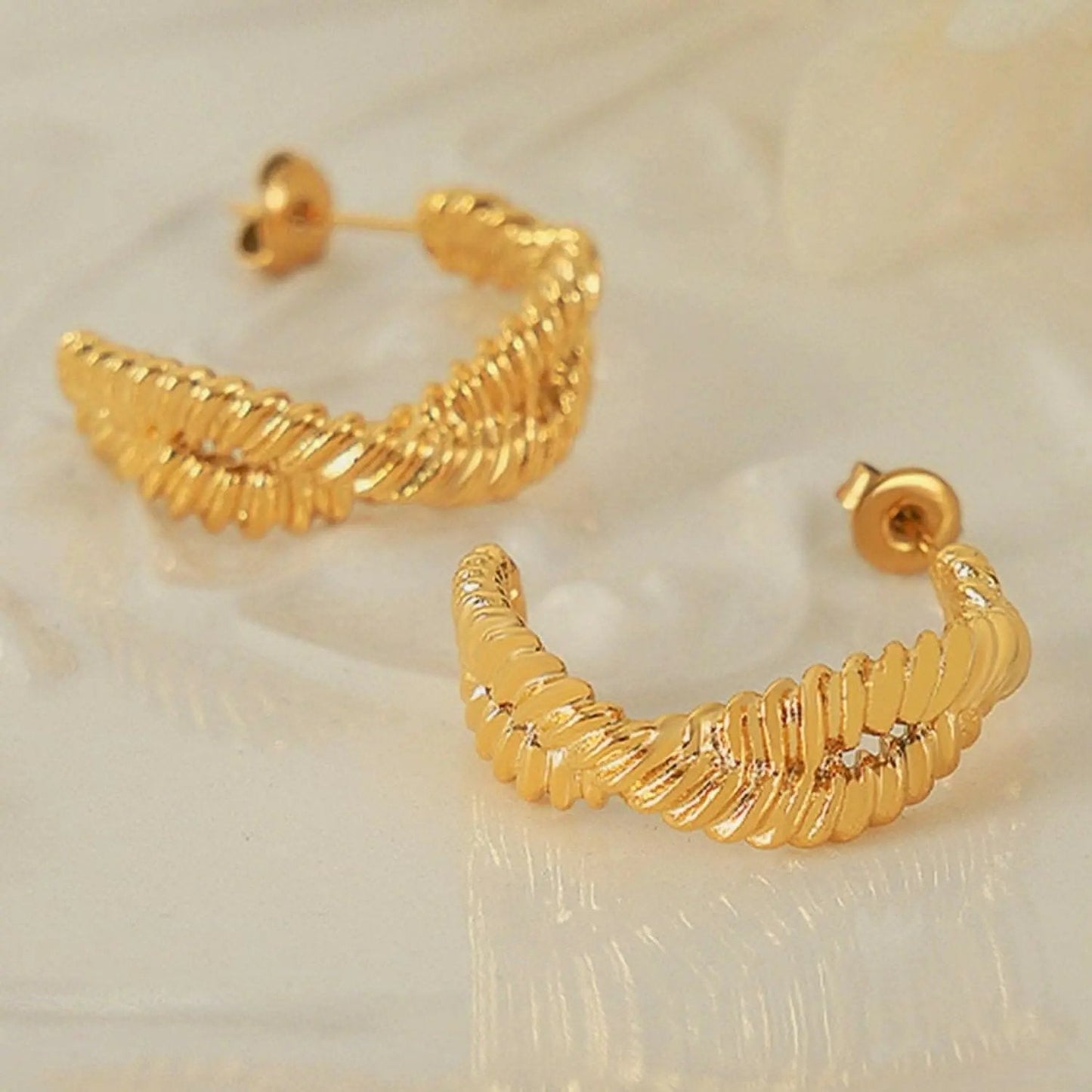 T-Shirts Trendsi Modern titanium steel stud earrings