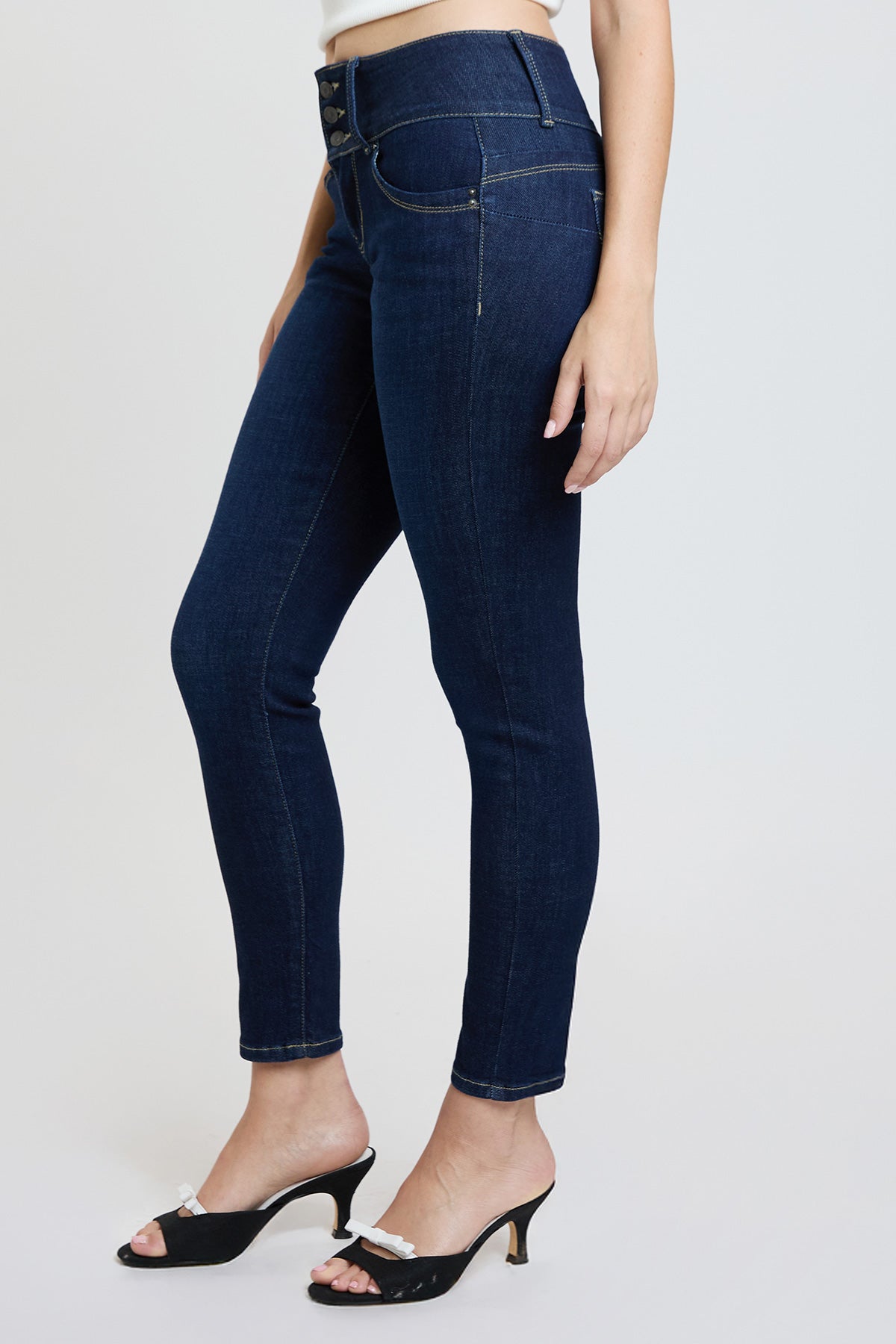 Women's Luxe Mid Rise 3-Button WannaBettaButt Skinny Jeans