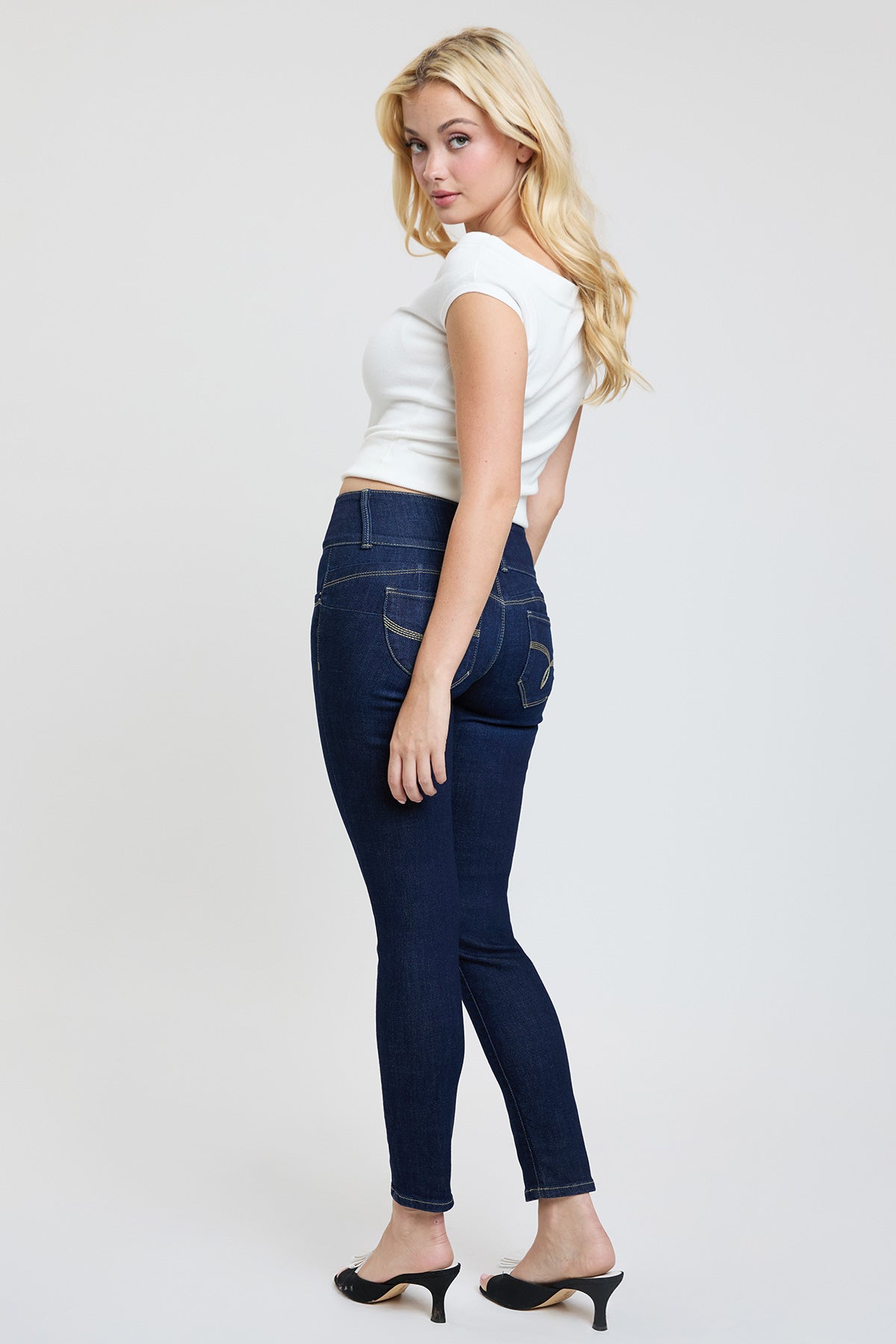 Women's Luxe Mid Rise 3-Button WannaBettaButt Skinny Jeans
