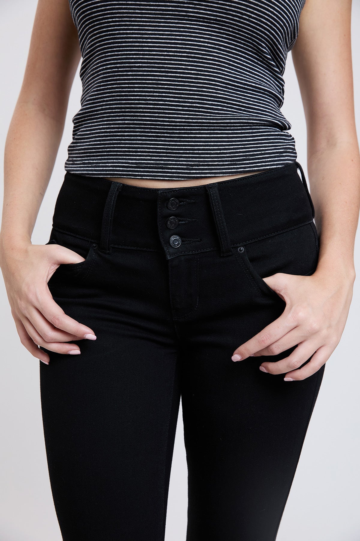 Women's Luxe Mid Rise 3-Button WannaBettaButt Skinny Jeans