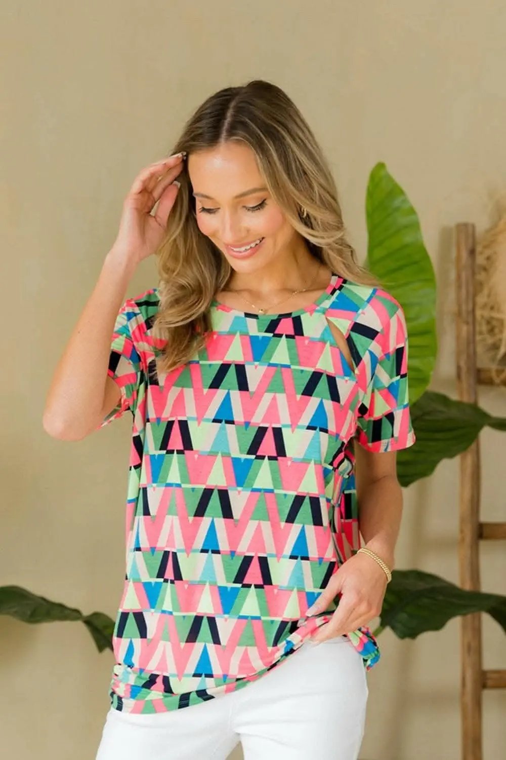 T-Shirts Trendsi usa - Sew In Love Full Size Geometric Round Neck Top
