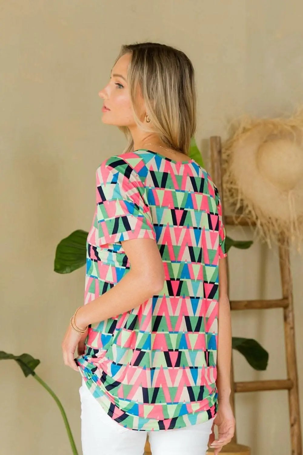 T-Shirts Trendsi usa - Sew In Love Full Size Geometric Round Neck Top