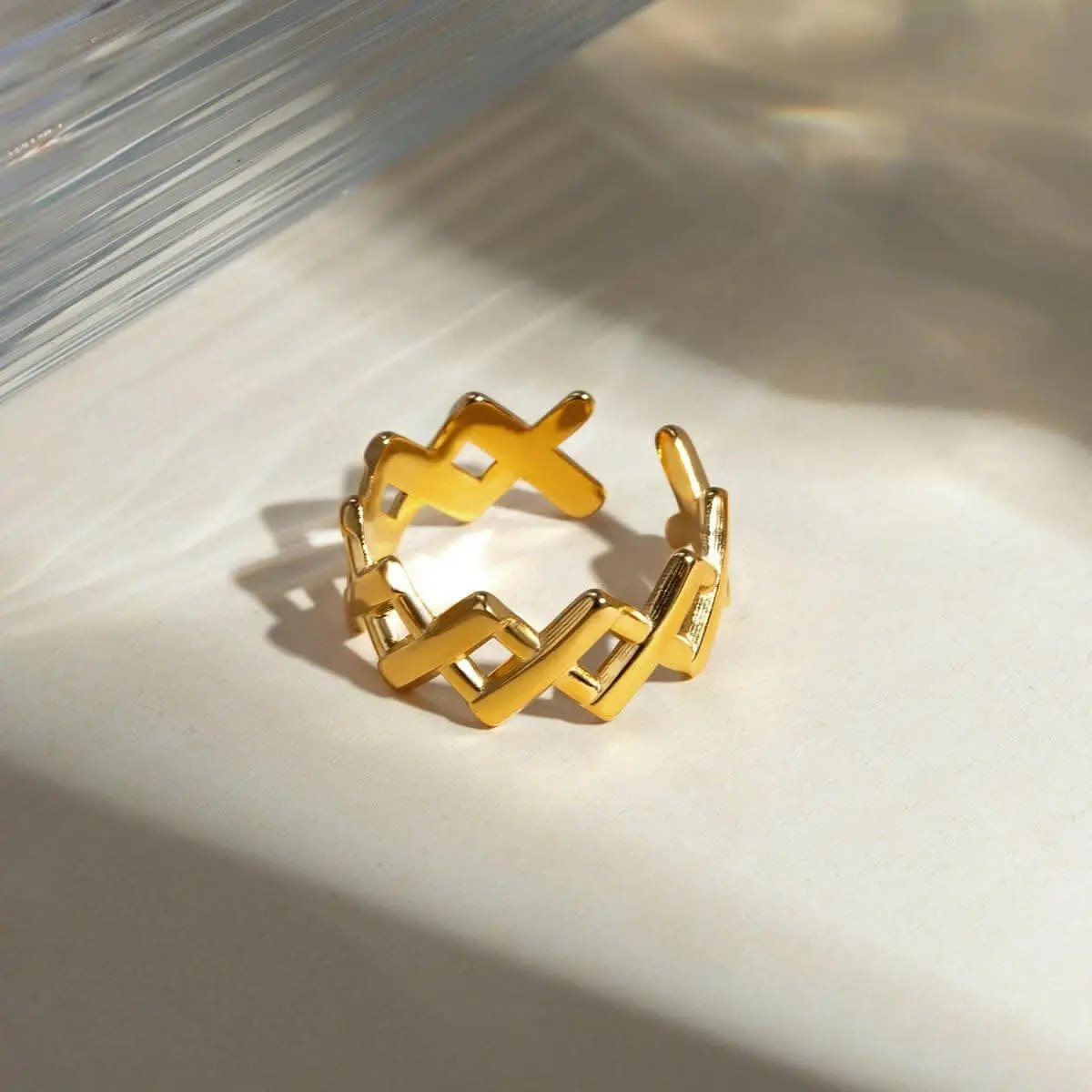 T-Shirts Trendsi just arrived - Stainless steel cutout ring - adjustable
