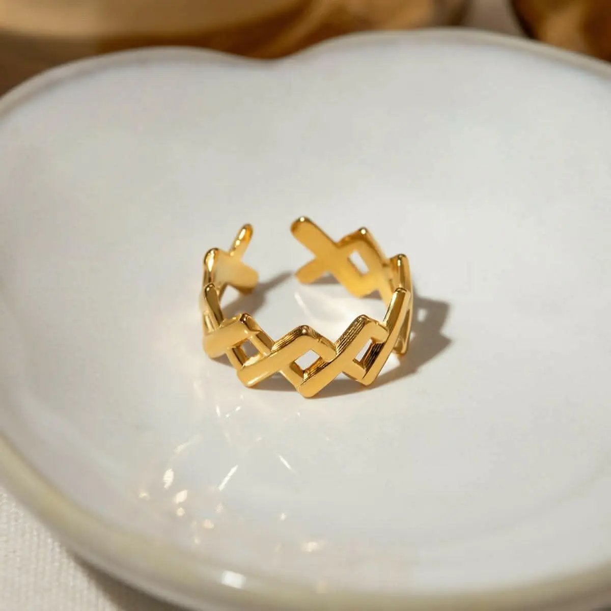 T-Shirts Trendsi just arrived - Stainless steel cutout ring - adjustable