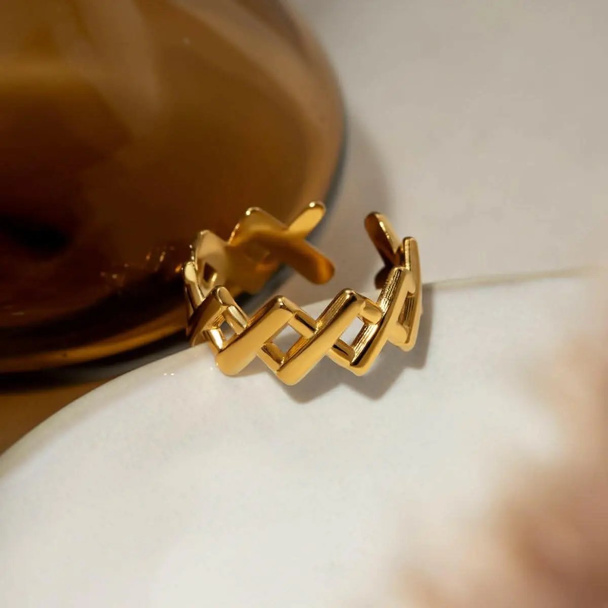 T-Shirts Trendsi just arrived - Stainless steel cutout ring - adjustable