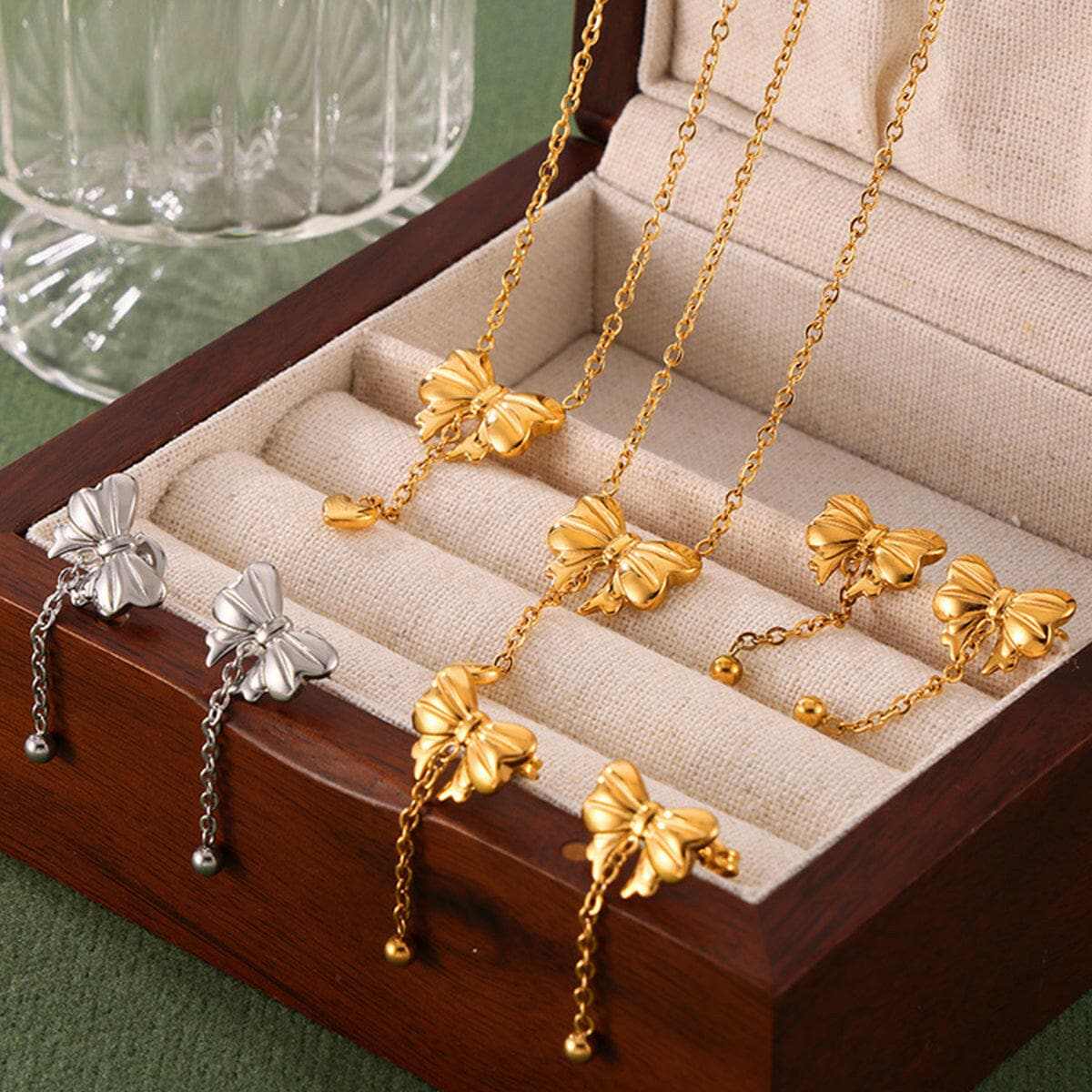 T-Shirts Trendsi Titanium steel gold bow necklace