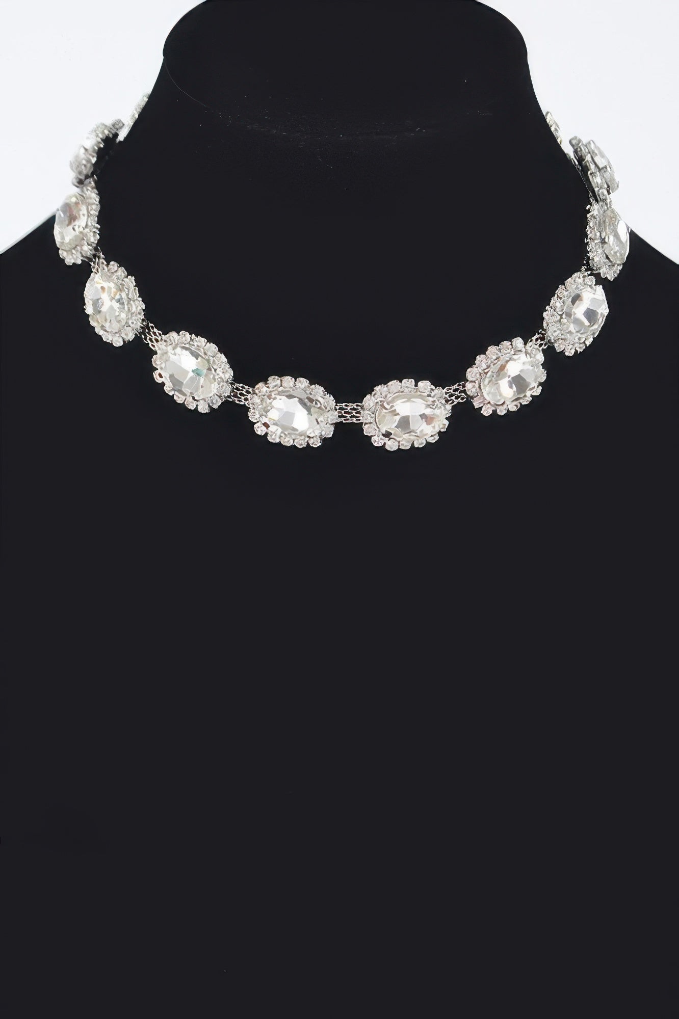 Rhinestone Oval Shape Necklace