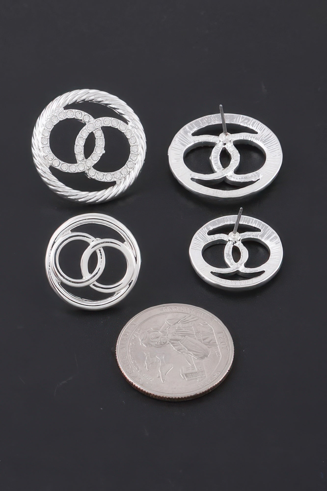 Jeweled Oo Stud Earrings Set