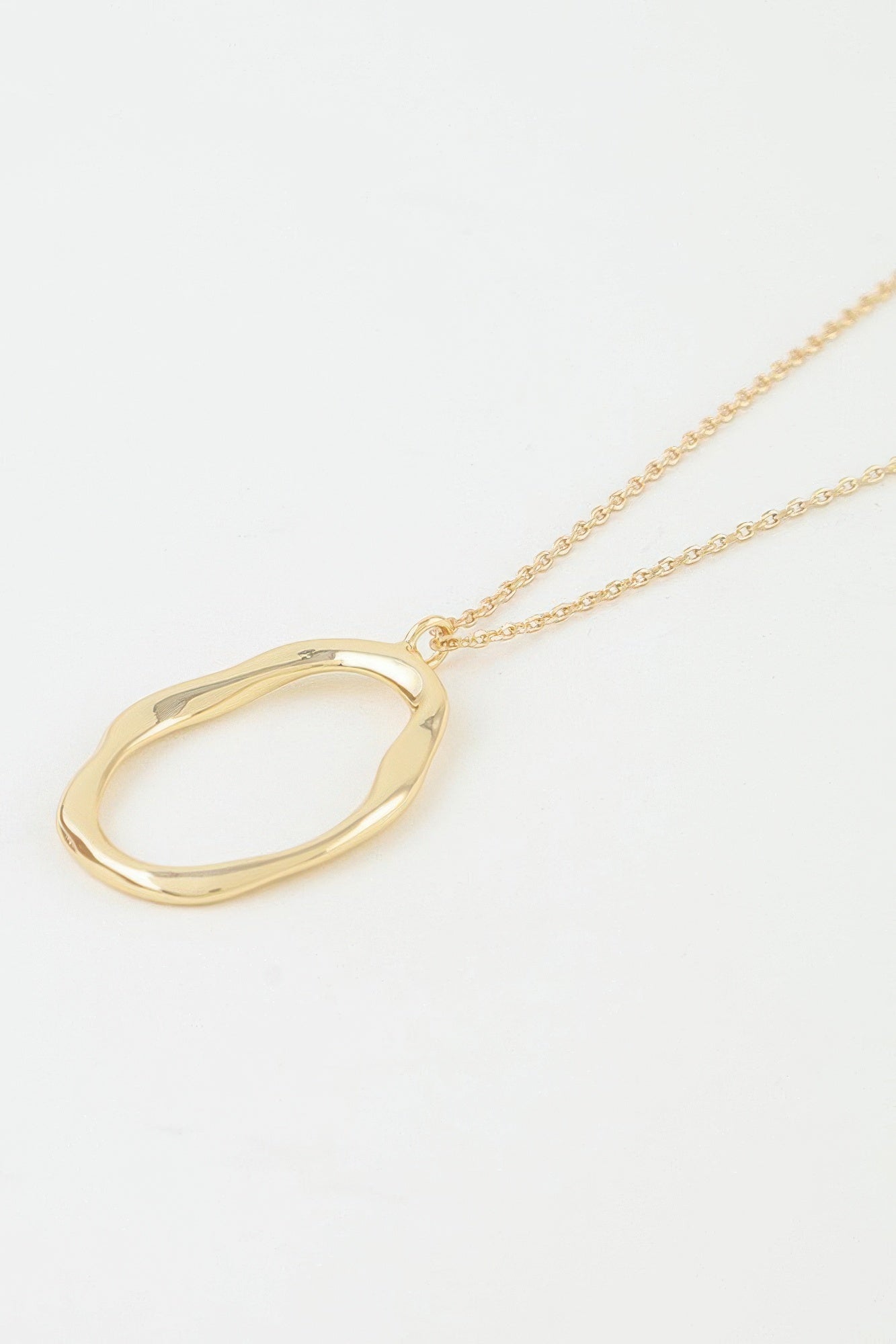 Hammered Ripple Oval Twisted Necklace
