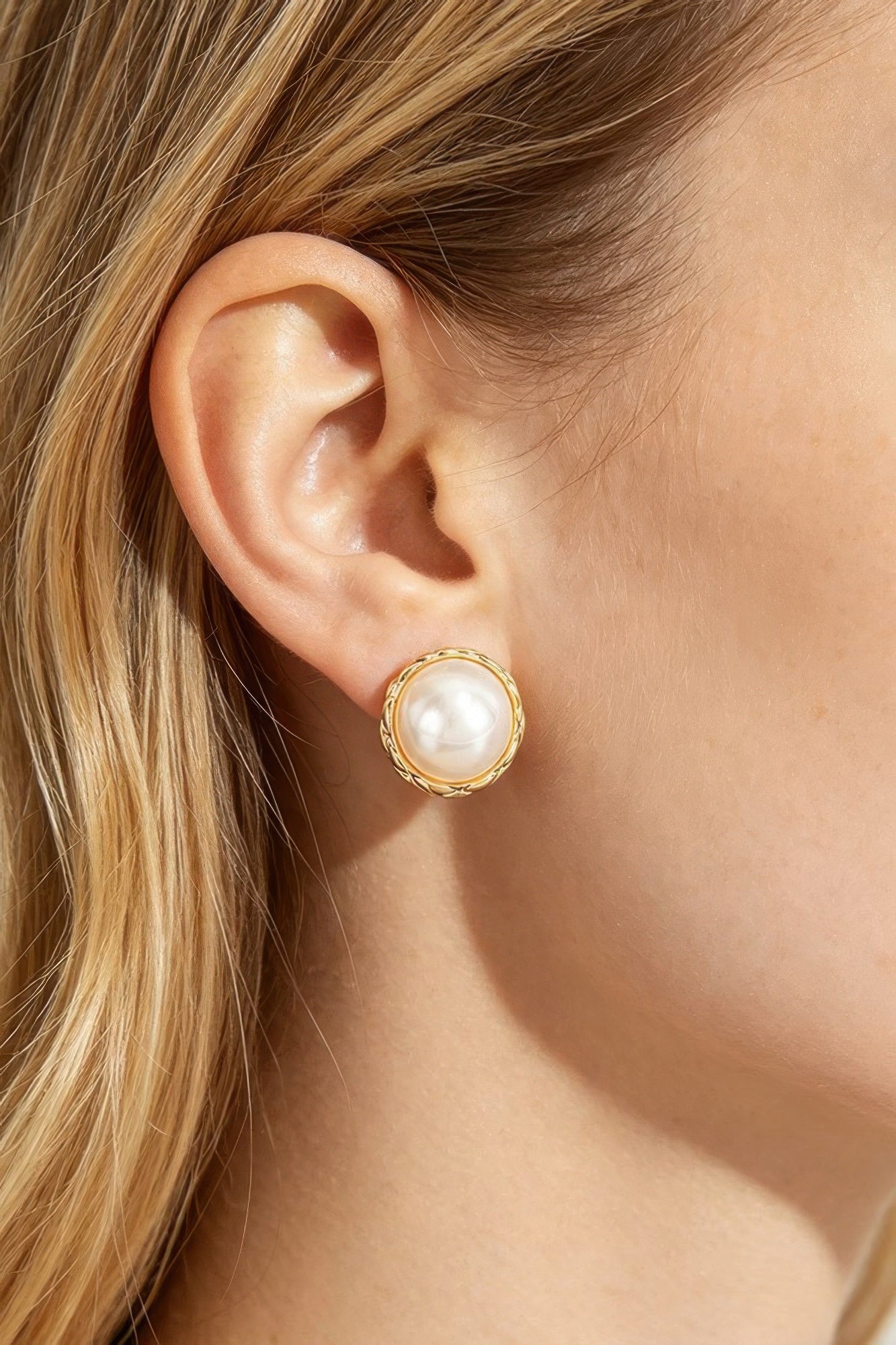 Braided Metal Frame Round Pearl Stud Earrings