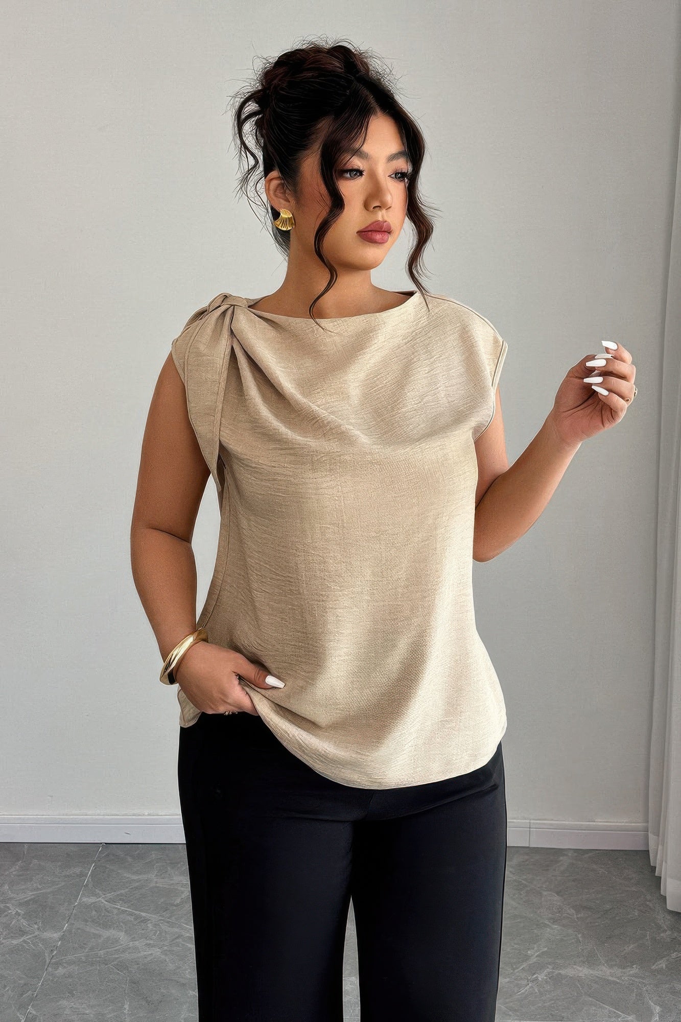 Plus Size Tie Neck Colorblock Sleeveless Blouse