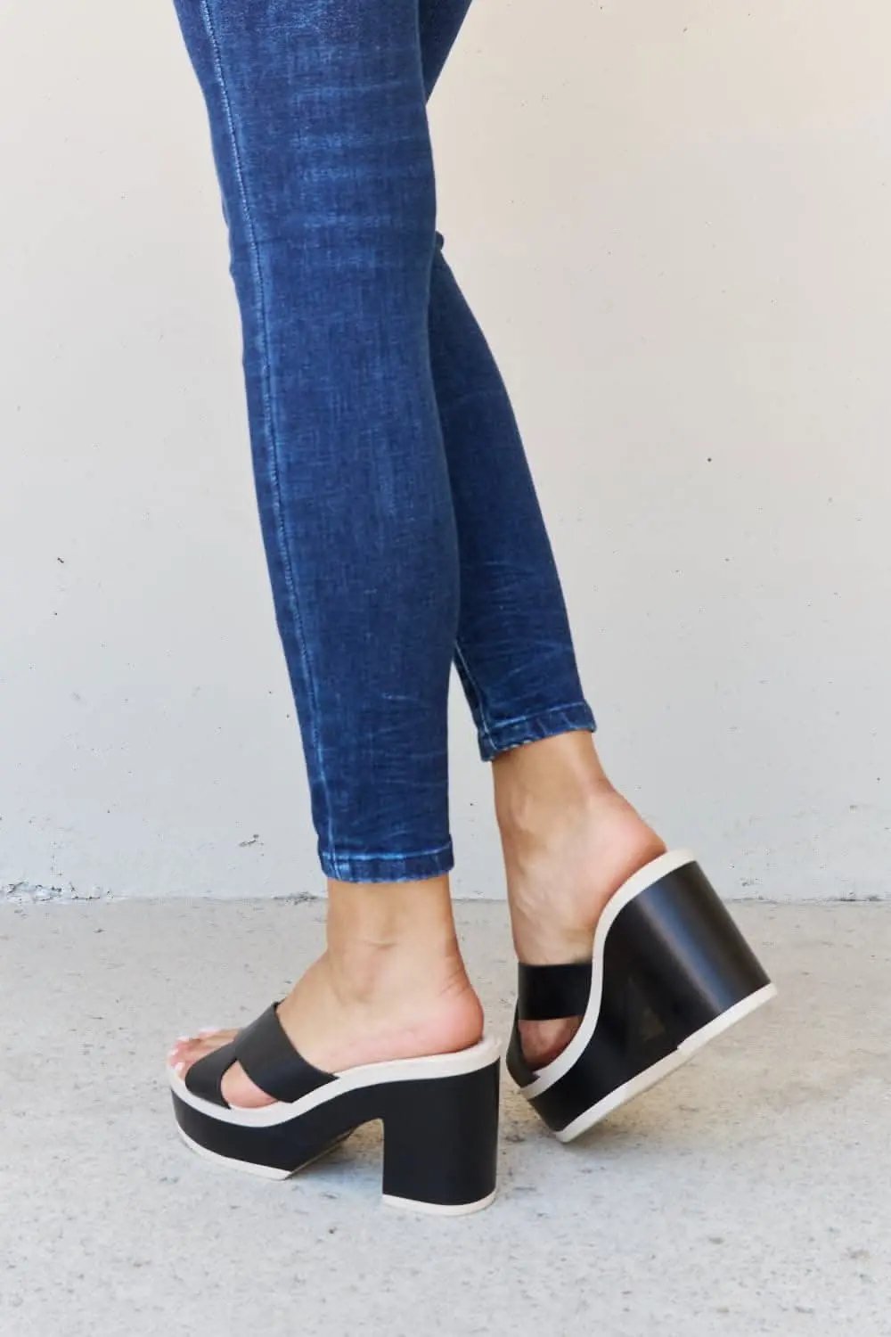Trendsi Black Platform Sandals Women's Casual Shoes Comfortable Weeboo
