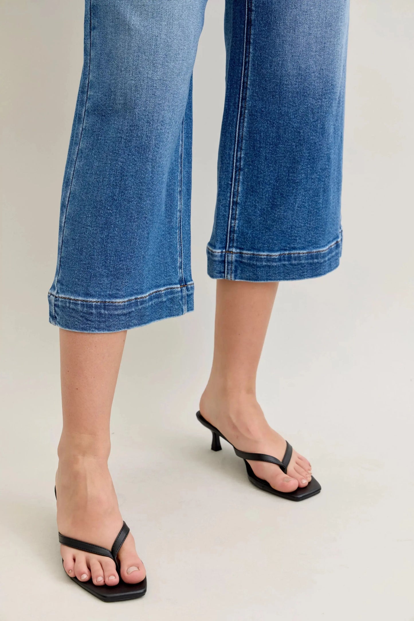 Judy Blue Jeans - Mid Rise Crop Wide Leg Jeans