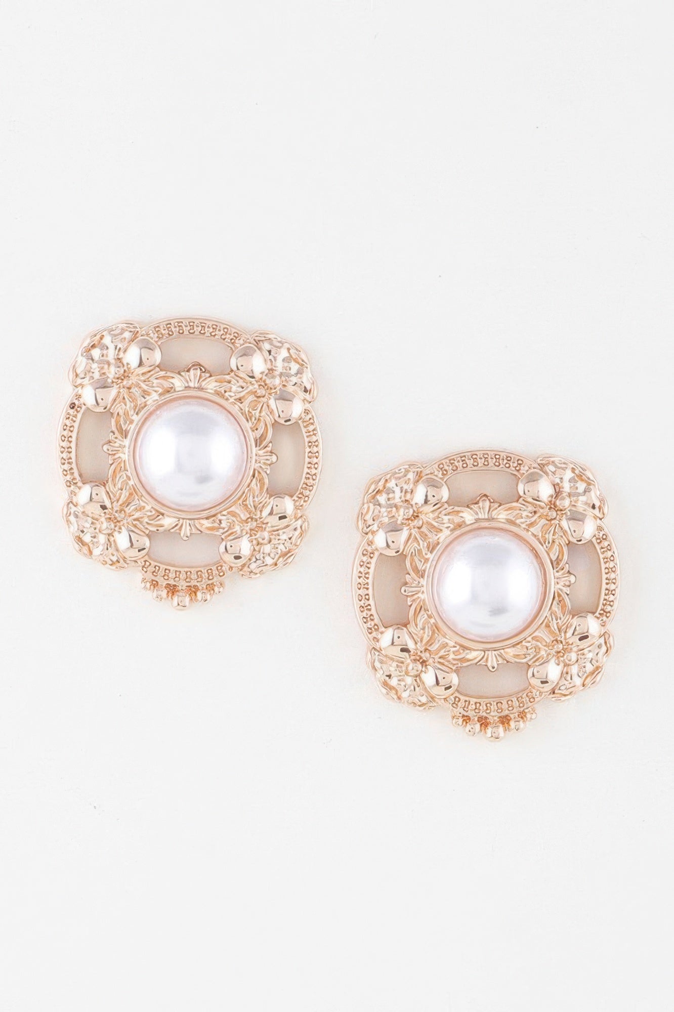 Antique Ribbon Pearl Stud Earrings
