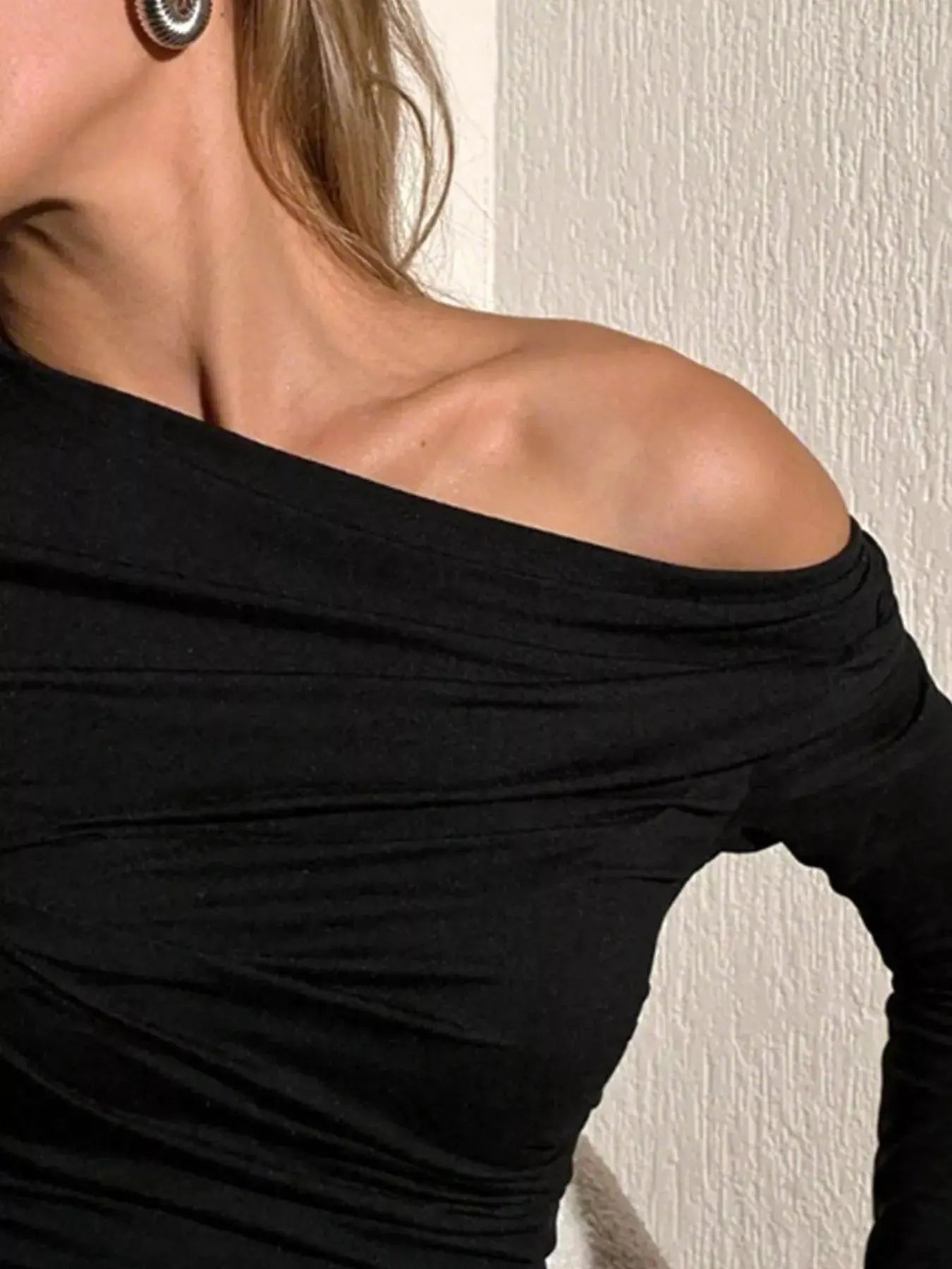 Off-Shoulder Ruched Long Sleeve T Shirt