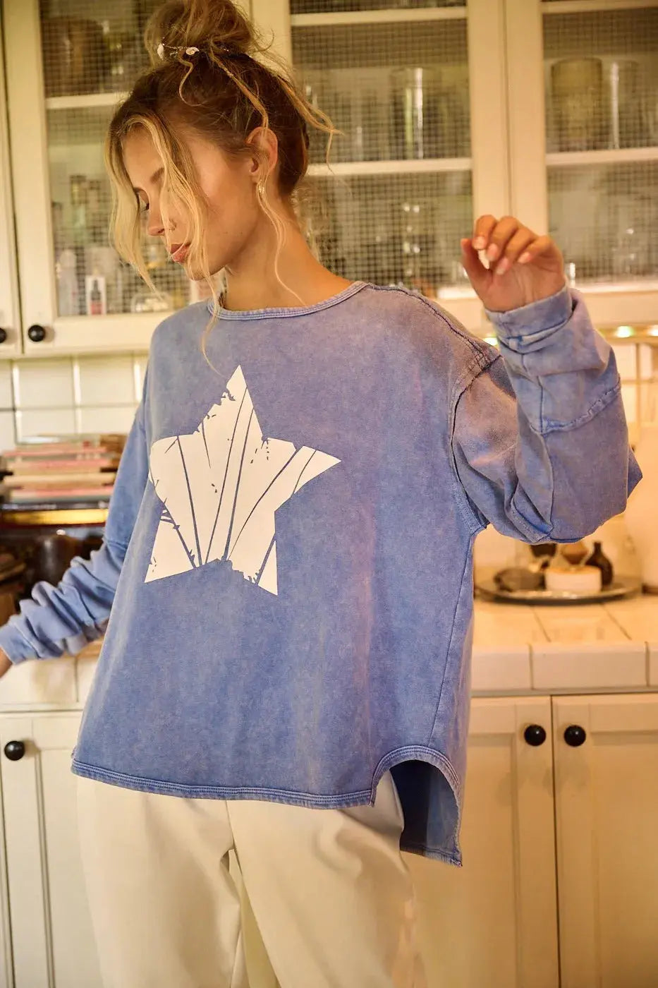 Women's Long Sleeve Top - Star Graphic Mineral Wash - Trendy & Comfy