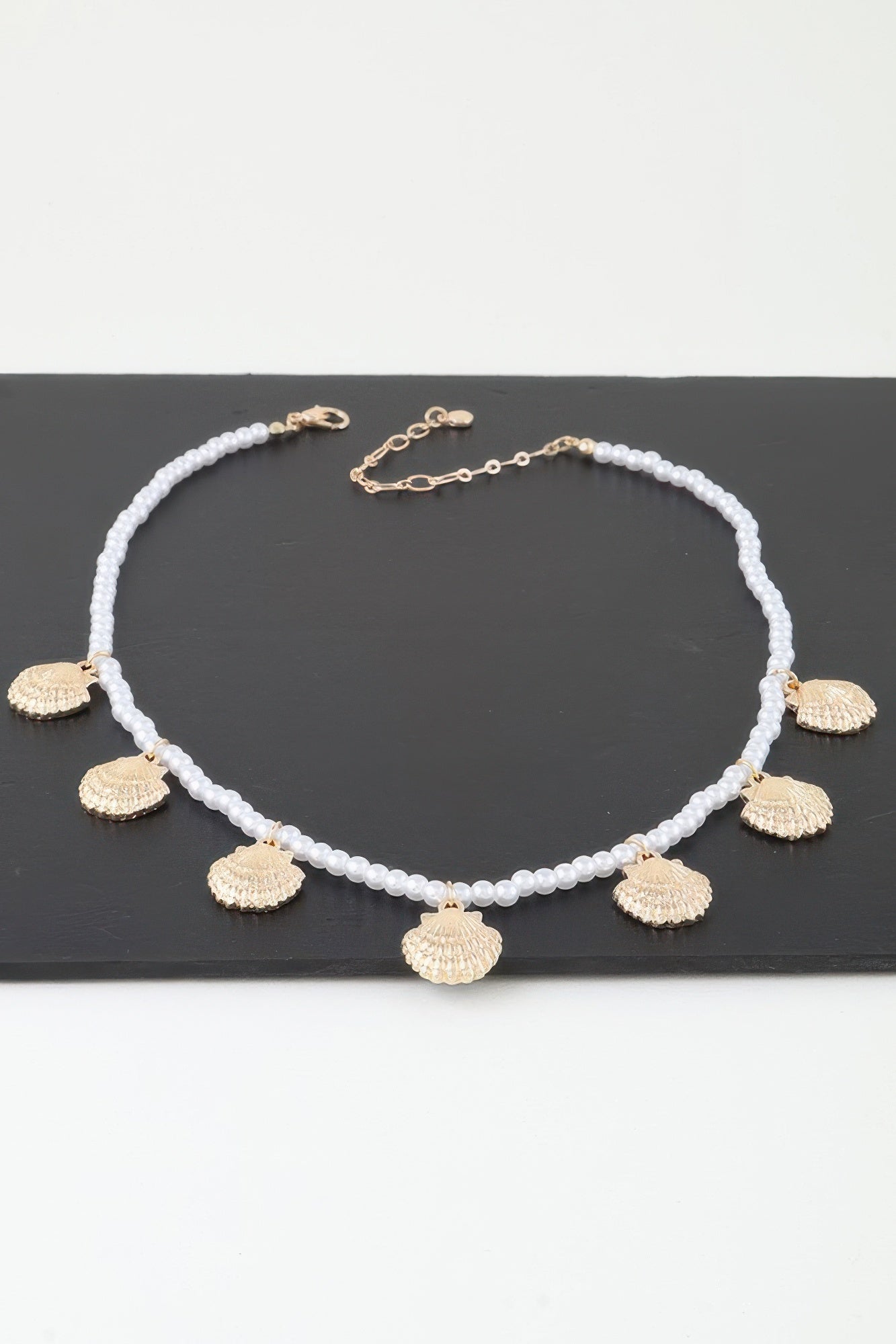 Clamshell Charm Pearl Necklace
