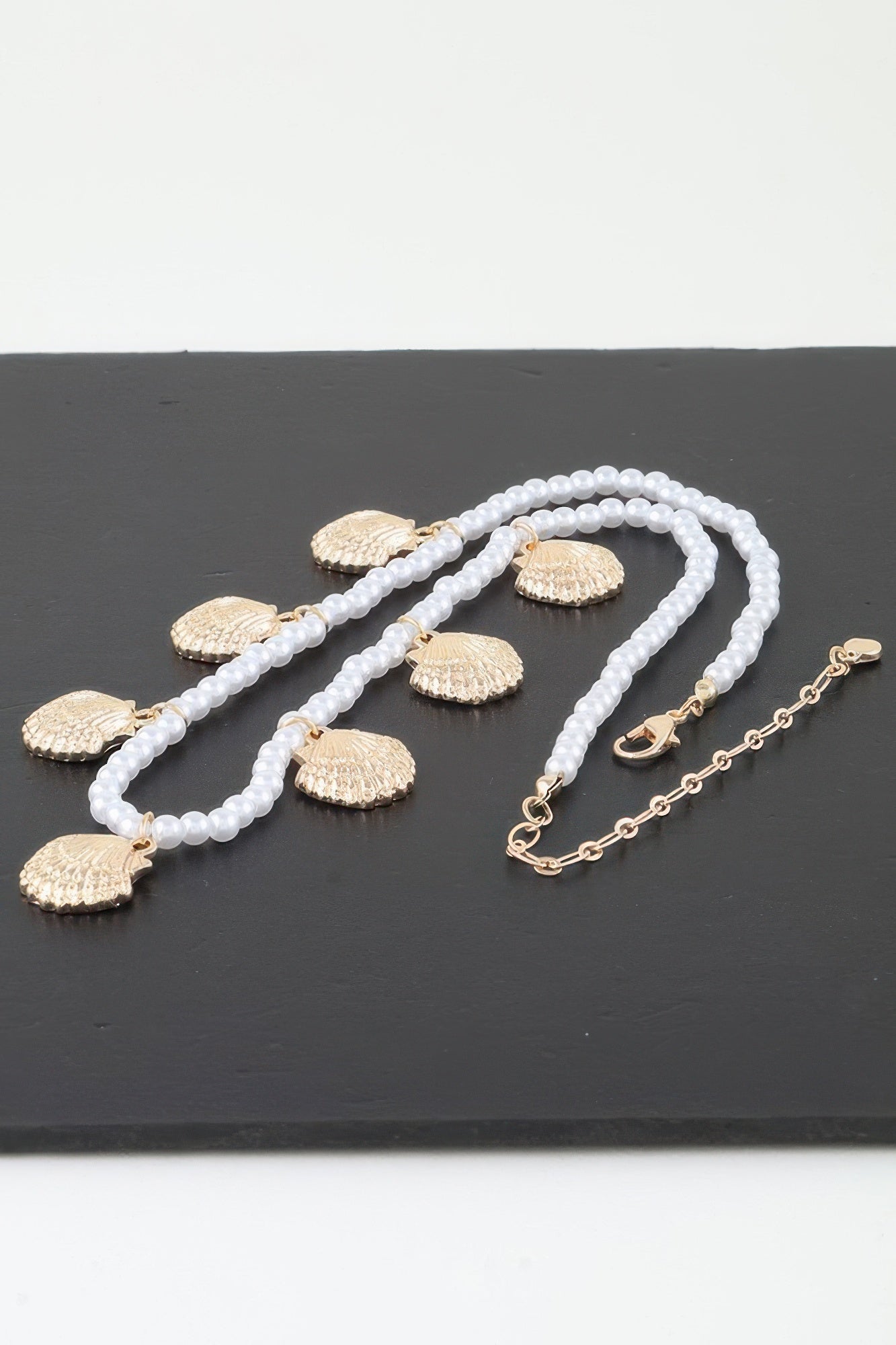 Clamshell Charm Pearl Necklace