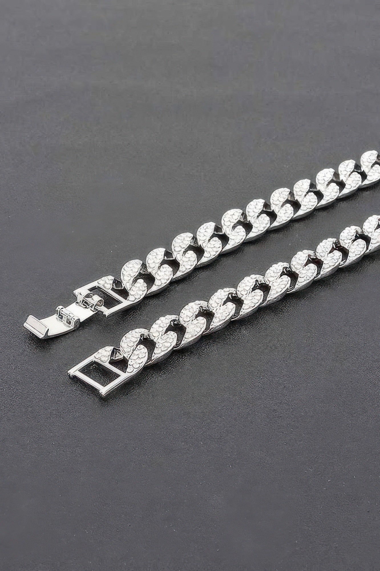 Hammered Bulk Chain Necklace