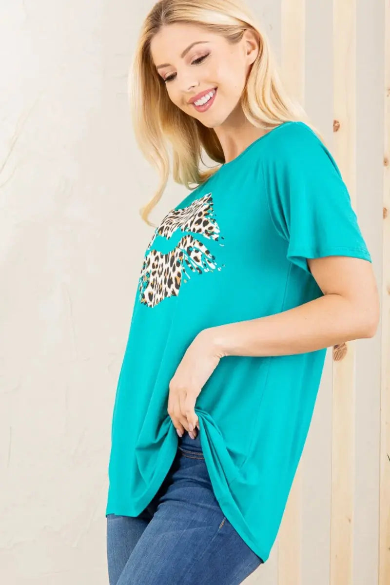 Women's Plus Size Graphic Tee Women's Plus Size Tee - Leopard Lip Graphic - Comfy & Stylish