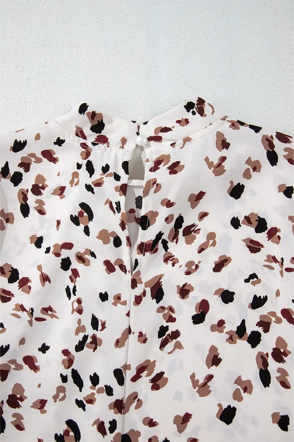 Tops/Blouses & Shirts Love Salve White Leopard Print Lantern Sleeve Mock Neck Pleat