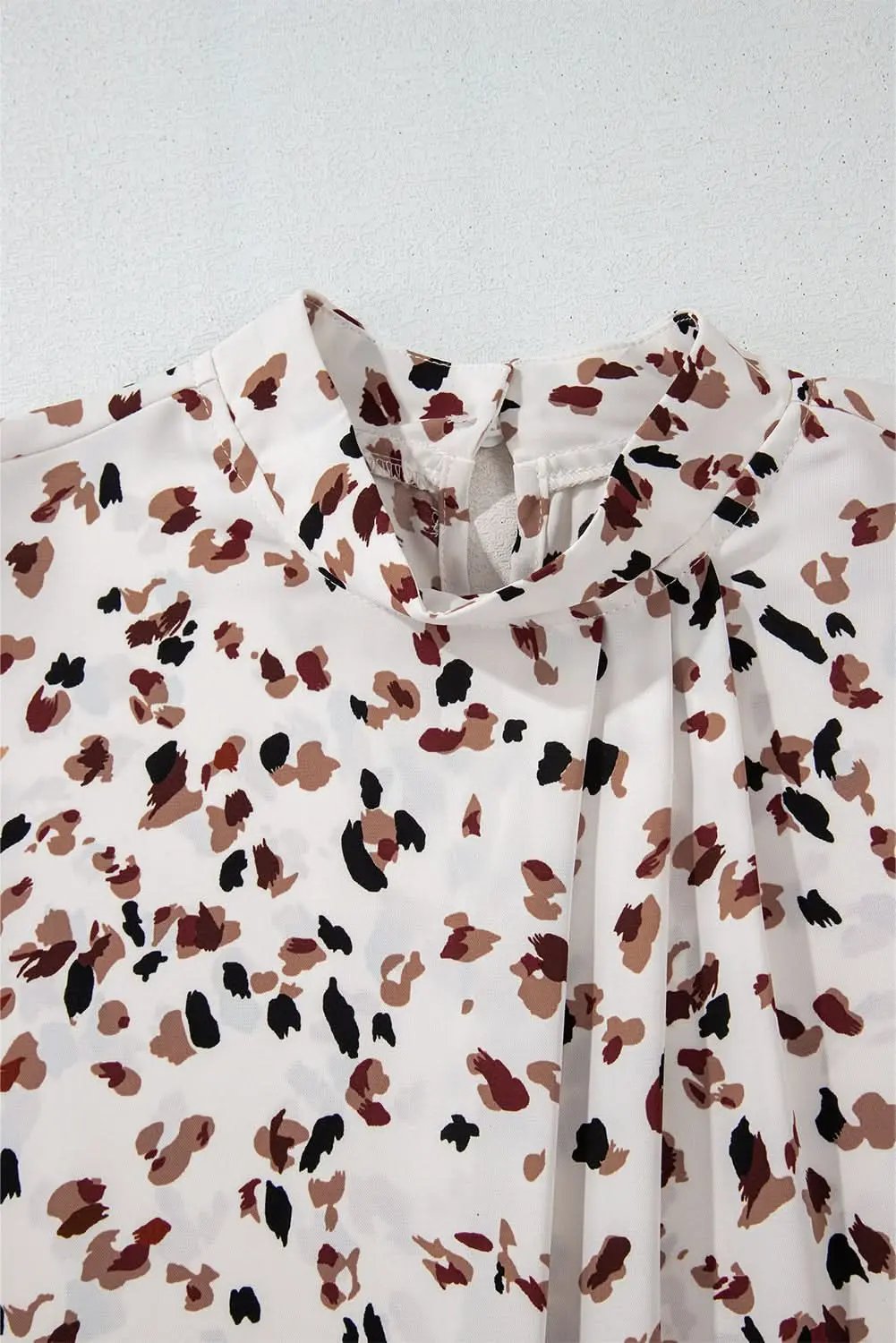 Tops/Blouses & Shirts Love Salve White Leopard Print Lantern Sleeve Mock Neck Pleat