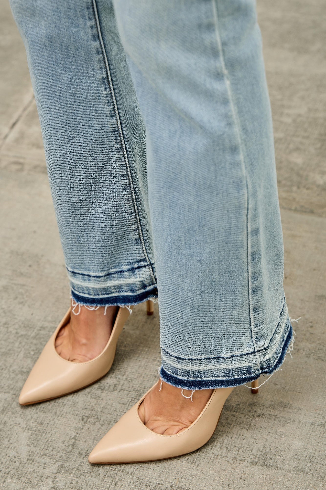 Women's Light Blue Mid Rise Flared Jean Pants With Raw Hem