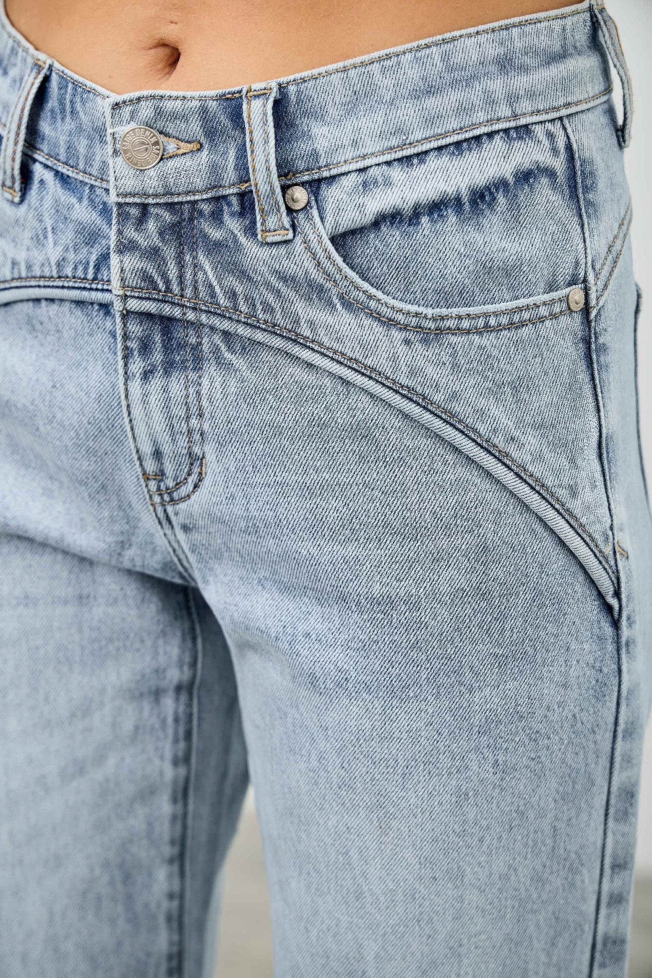 Mid Rise Straight Blue Jeans With Piping Detail