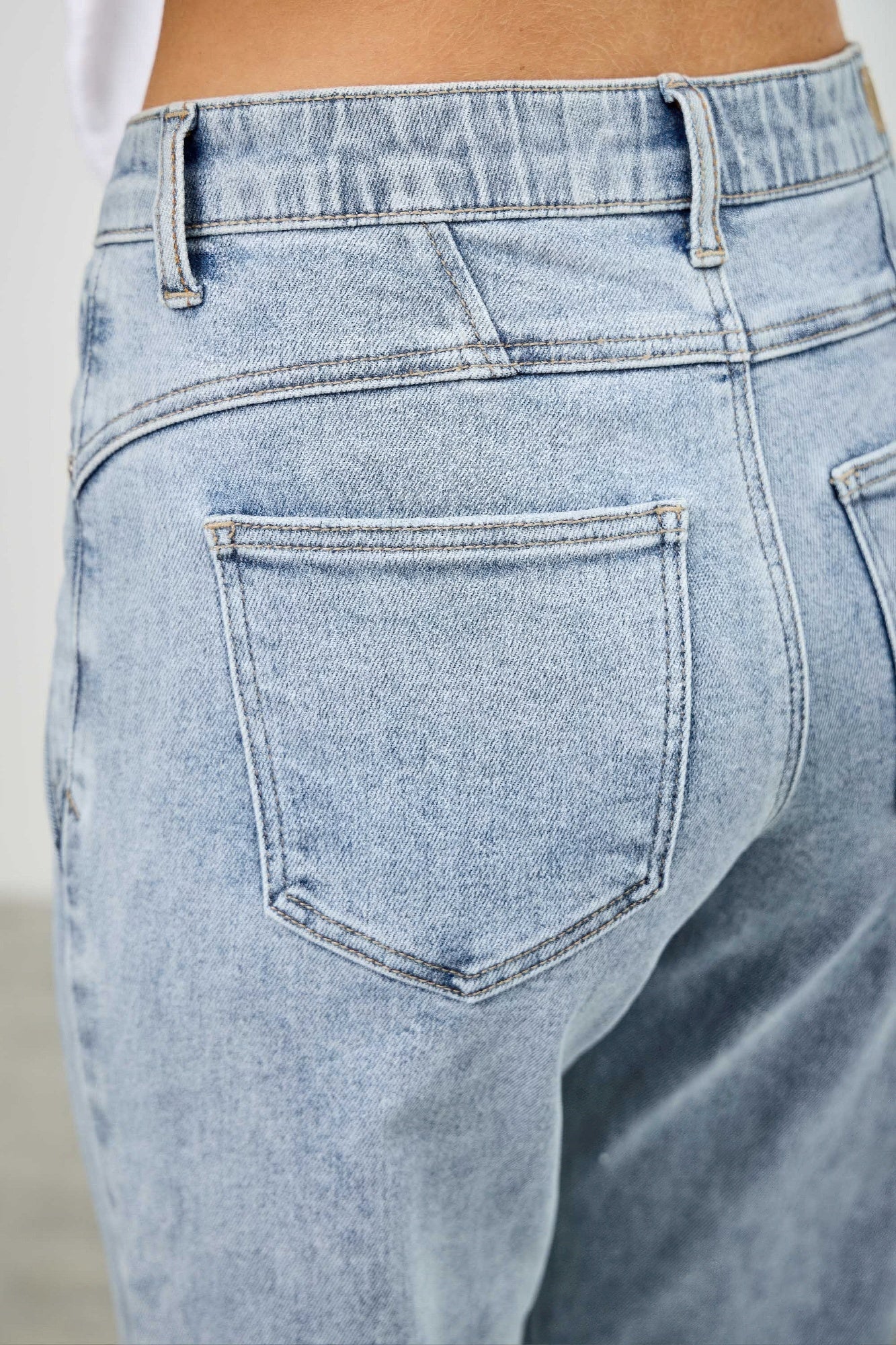 Mid Rise Straight Blue Jeans With Piping Detail