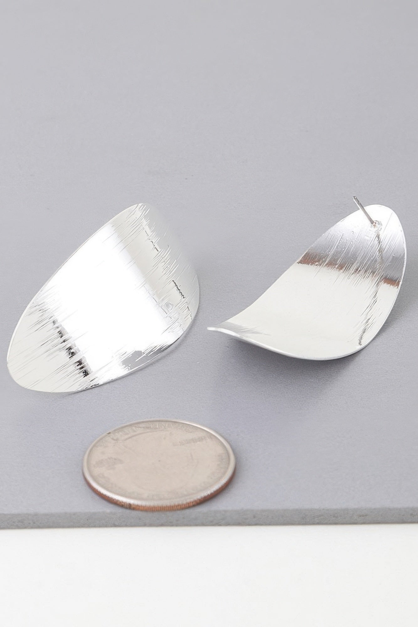 Shiny Curved Peel Earrings