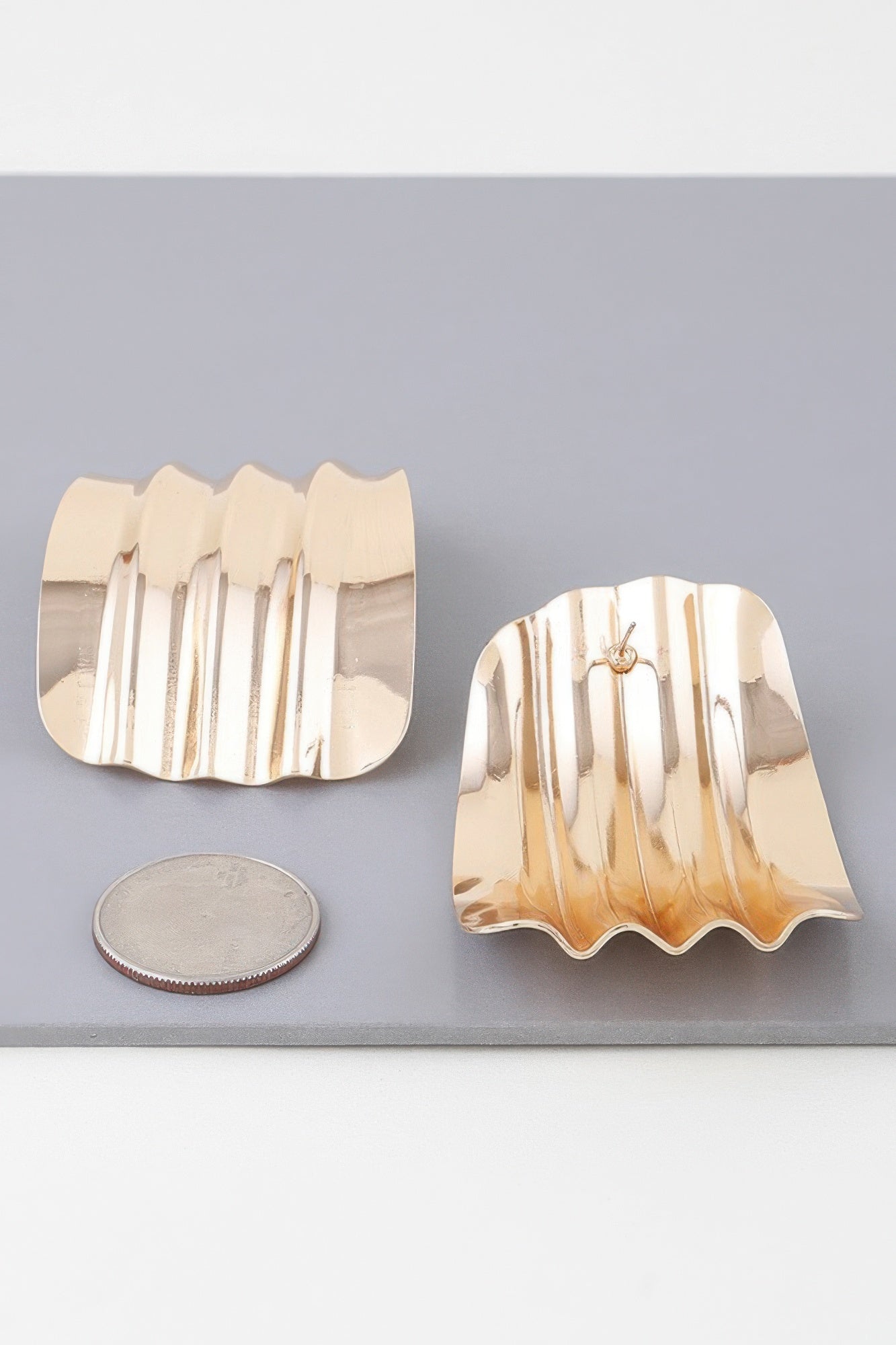 Shiny Ribbed Curve Earrings