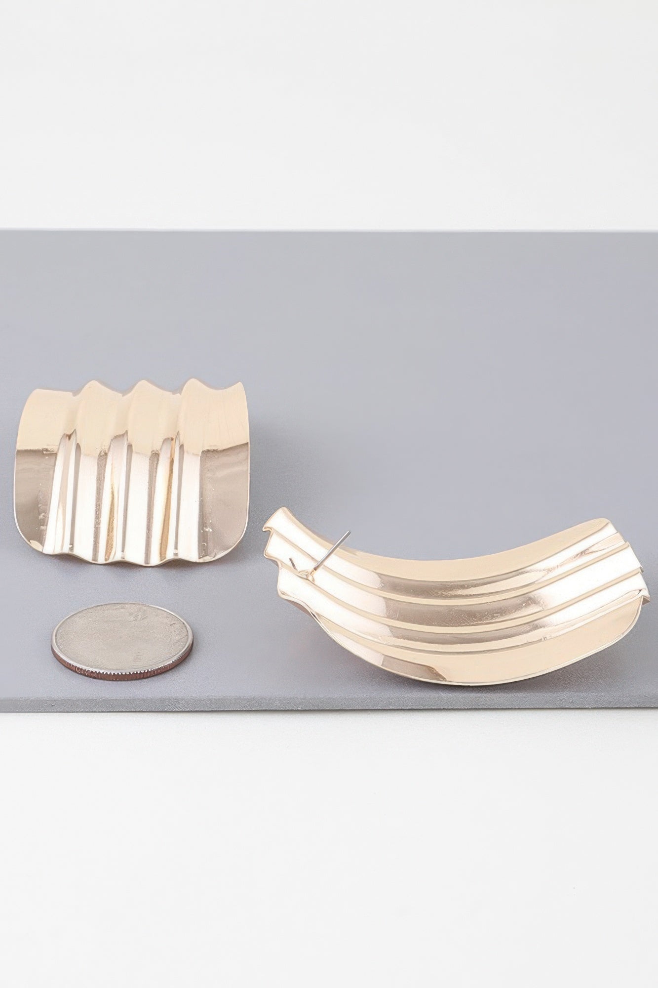Shiny Ribbed Curve Earrings