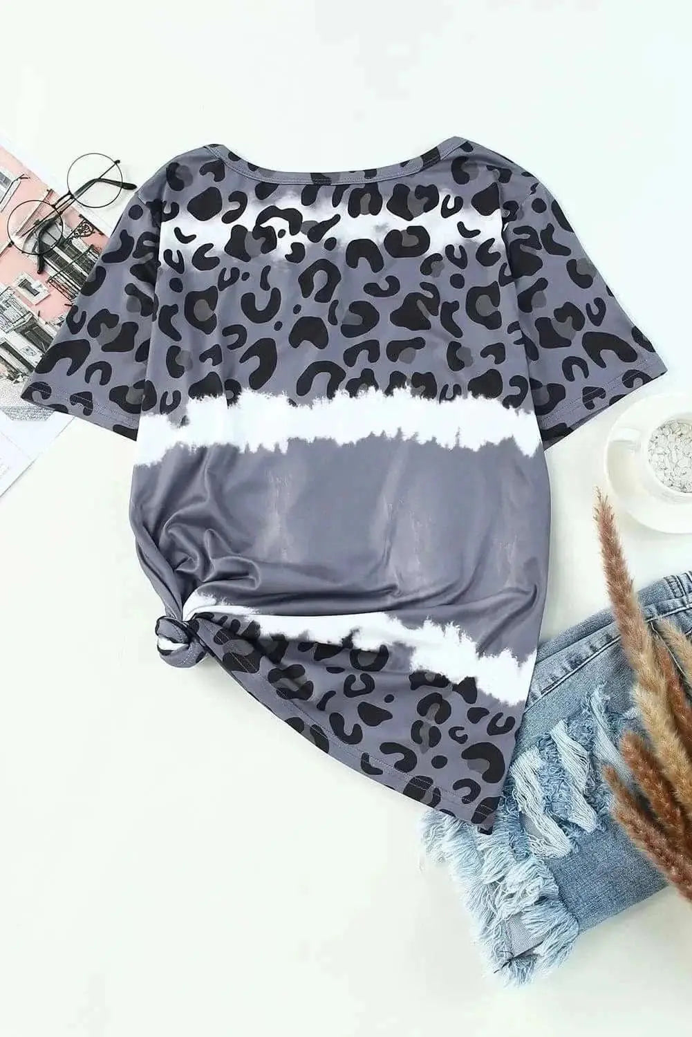 T-Shirts Trendsi Leopard Print V-Neck Tee